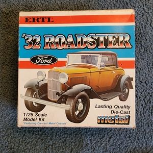 Vintage '32 Roadster Ford 1/25 Scale Model Kit